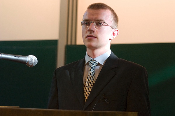 12.jpg - Grußworte von Adam Polak, Student der Elektrotechnik und Informationstechnik, Teilnehmer am Doppeldiplomprogramm