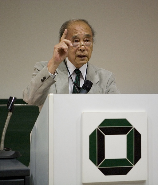 IMG_0648.jpg -  Mit seinem Vortrag möchte Prof. Dr. Hideto Sotobayashi die Erinnerung an die Ereignisse vom August 1945 wachhalten und bewirken, dass Ähnliches für die Zukunft unmöglich wird.