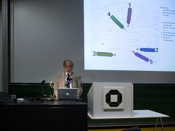 IMG_0657.jpg - Prof. Dr. Hideto Sotobayashi ist einer der wenigen Zeugen des Atombombenabwurfes über Hiroshima, die heute noch am Leben sind. Wie durch ein Wunder trug er nur geringe gesundheitliche Folgen davon, obwohl er zum Zeitpunkt der Detonation nur 1,5 km vom Epizentrum entfernt war.