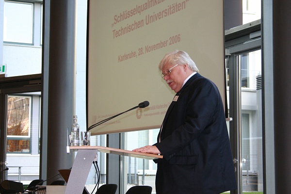02.jpg - Prof. Dr. sc.tech. Horst Hippler, Rektor der Universität Karlsruhe (TH): Begrüßung und einleitendes Statement