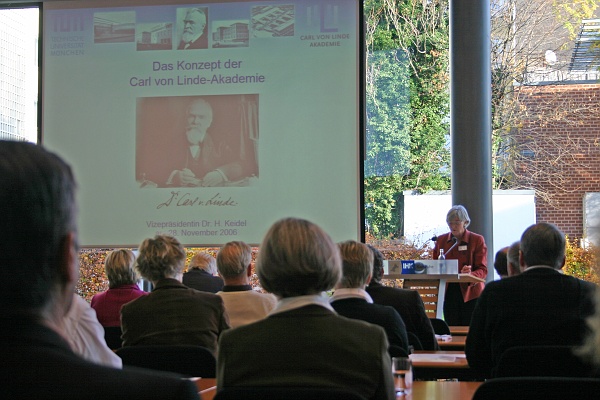 03.jpg - Dr. Hannemor Keidel, Vizepräsidentin der Technischen Universität München: Statement "Das Konzept der Carl von Linde-Akademie"