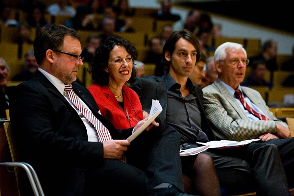 _MG_0071.JPG - Prof. Dr. Christof Weinhardt , Sprecher des Kompetenzbereichs; Prof. Dr. Caroline Y. Robertson von-Trotha, Direktorin des ZAK; Dr. Richard David Precht , Philosoph und Schriftsteller