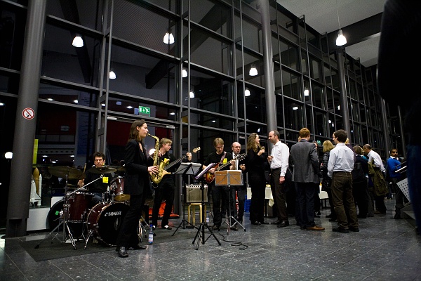 _MG_0229.JPG - Stehempfang mit musikalischer Untermalungim Foyer des Audimax