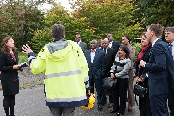 20141016-CN-01-007.jpg - Visit of Representatives of SADC Embassies to theKarlsruhe Institute of Technology (KIT)October 16, 2014Venue:KIT Campus NorthMeeting point: FTU hallHermann-von-Helmholtz-Platz 176344 Eggenstein-Leopoldshafencopyright by KITPresse, Kommunikation und MarketingAbdruck honorarfrei im redaktionellen BereichBelegexemplar erbeten 