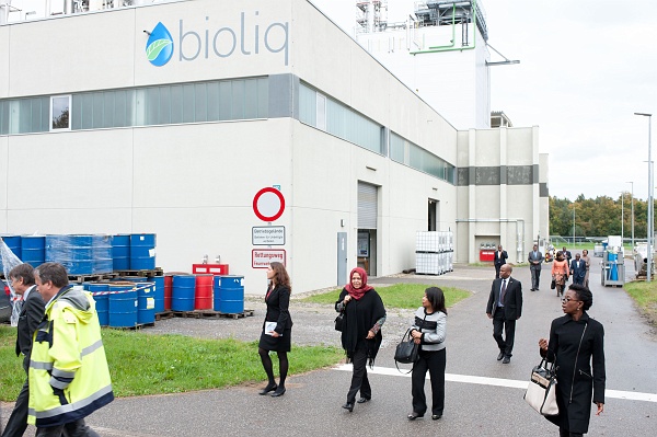 20141016-CN-01-015.jpg - Visit of Representatives of SADC Embassies to theKarlsruhe Institute of Technology (KIT)October 16, 2014Venue:KIT Campus NorthMeeting point: FTU hallHermann-von-Helmholtz-Platz 176344 Eggenstein-Leopoldshafencopyright by KITPresse, Kommunikation und MarketingAbdruck honorarfrei im redaktionellen BereichBelegexemplar erbeten 